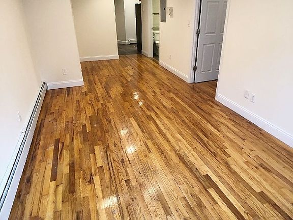 5th image of 2543 38th St APT 1R