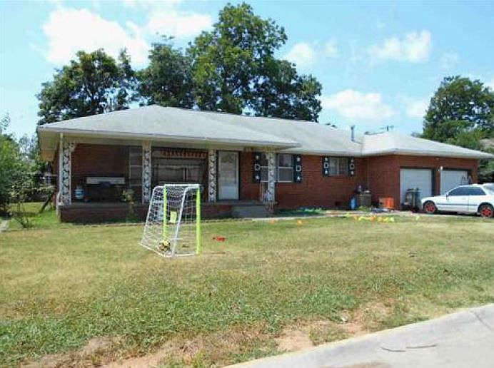 1st image of 808 SW 50th Pl