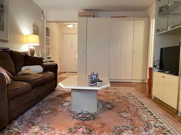 2nd image of 100 W 57th St APT 7A