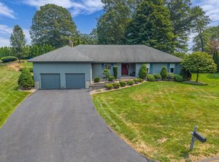90 Haren Dr, Rocky Hill, CT 06067