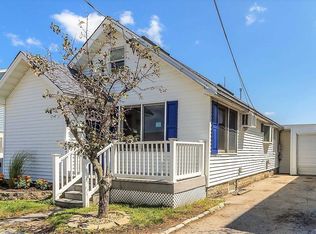874 Arctic St, Lindenhurst, NY 11757
