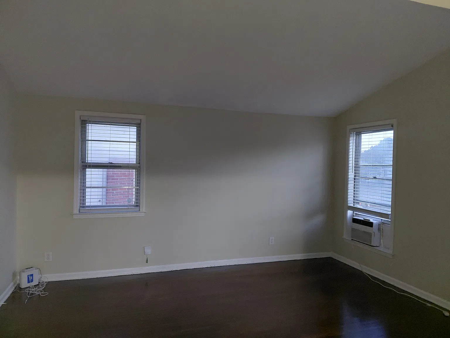 3 bed, 1.5 bath, 1176 sqft, $1,200 — Photo 3