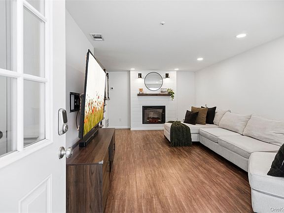 3rd image of 305 Birchwood Road