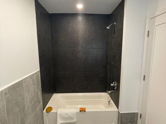 2nd image of 506 Market St #4