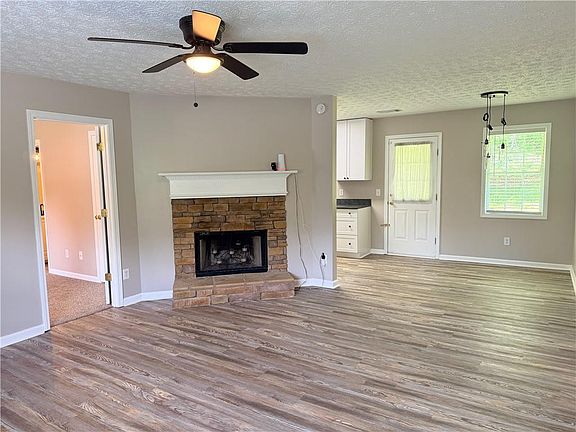 3rd image of 71 Grove Ln