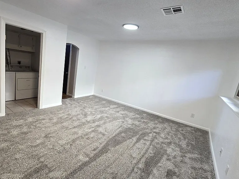 1005 Santee Dr — Photo 8