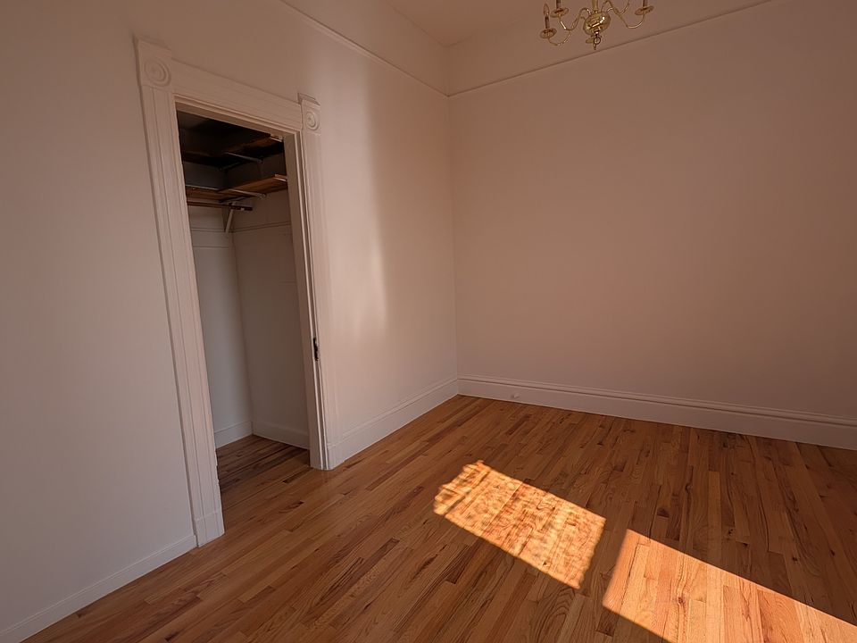 1st image of 1101 Oak St APT 3