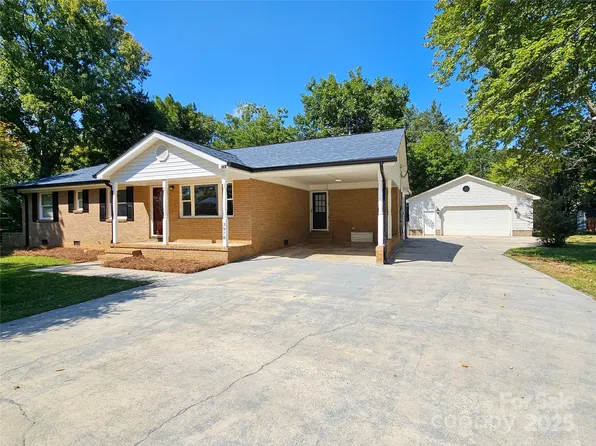 3978 Harrisburg Dr, Harrisburg, NC 28075