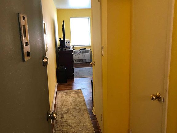 2nd image of 324 Post Ave APT 6B