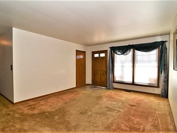 2nd image of 2621 Meadowlark Ln