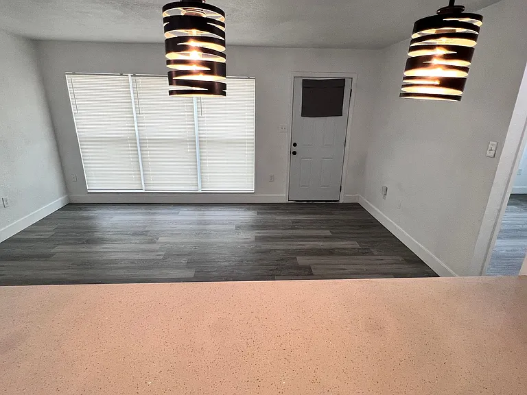 1085 Cleveland St — Photo 17