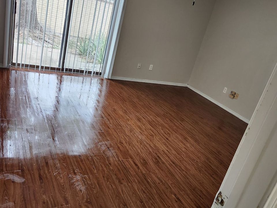 masterbedroom with patio huge area