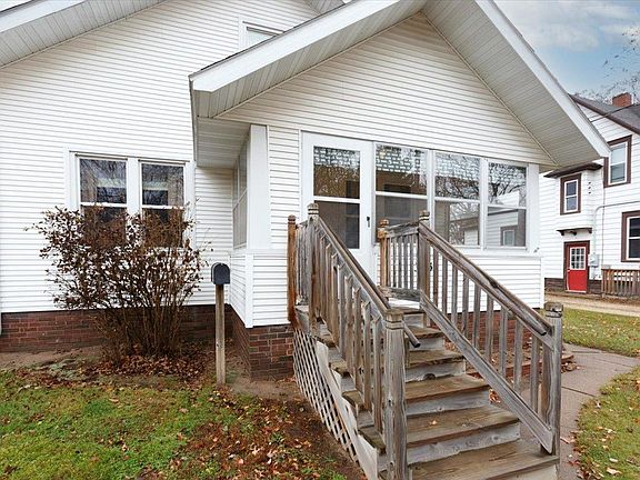 3rd image of 315 12th Ave W
