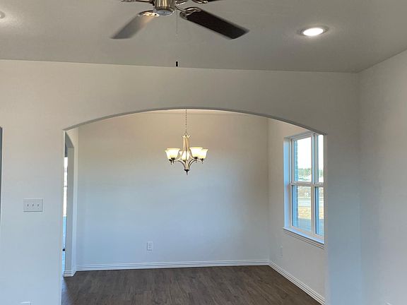 5th image of 640 Camden Dr