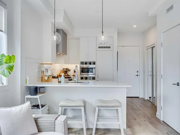 8230 Broadcast Ave S #402, Calgary, AB T3H 3V6
