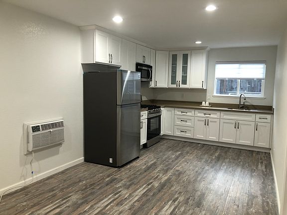 5th image of 230 S 1st St #B