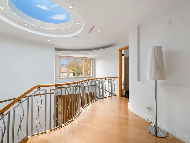 5 Cartier St — Photo 4