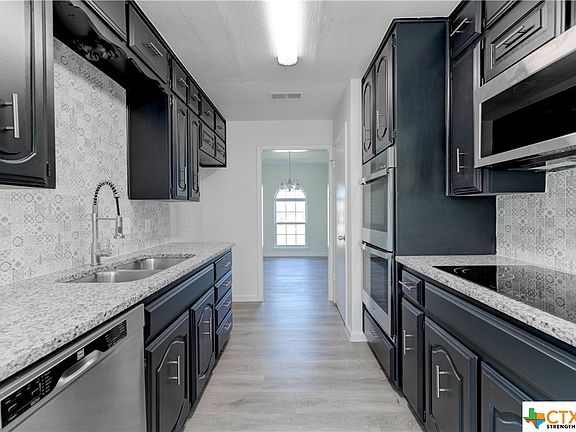 4th image of 455 Lonely Oaks Ln