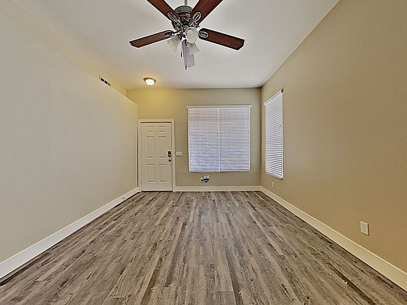 3rd image of 259 Dahlia St