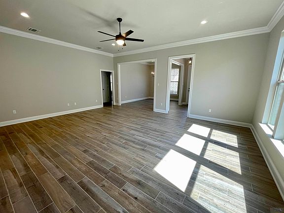 2nd image of 160 Oriole St