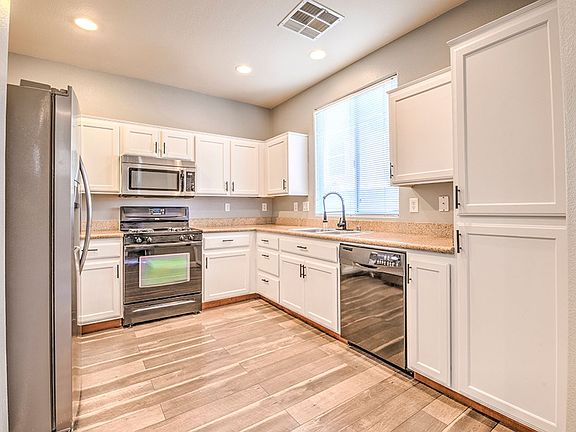 3rd image of 7568 Swan Cove Ct