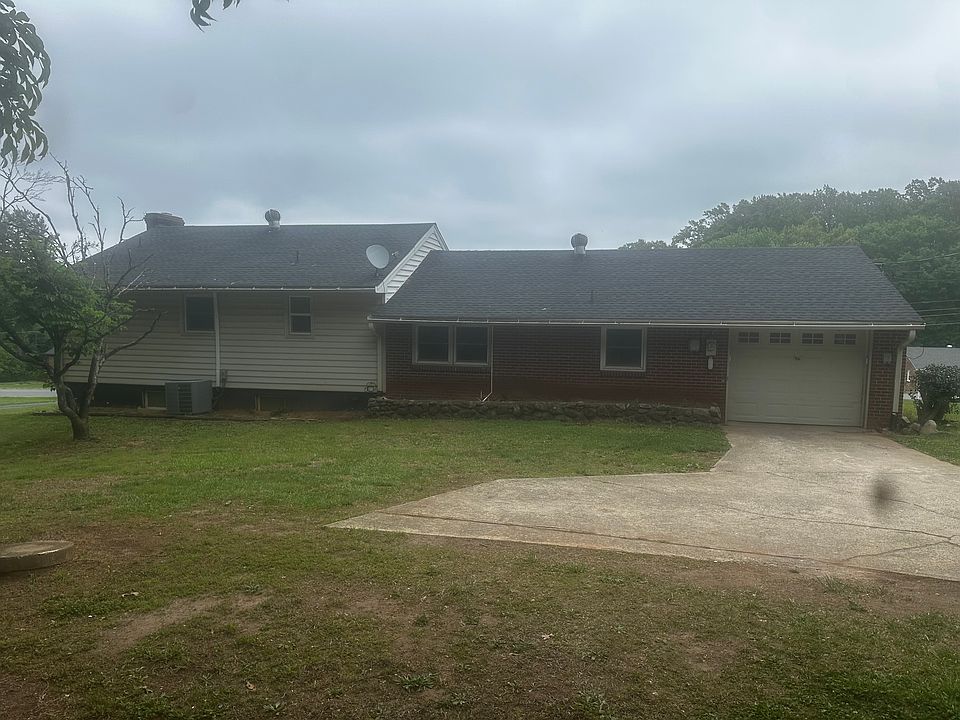 2nd image of 28 Oakhaven Dr