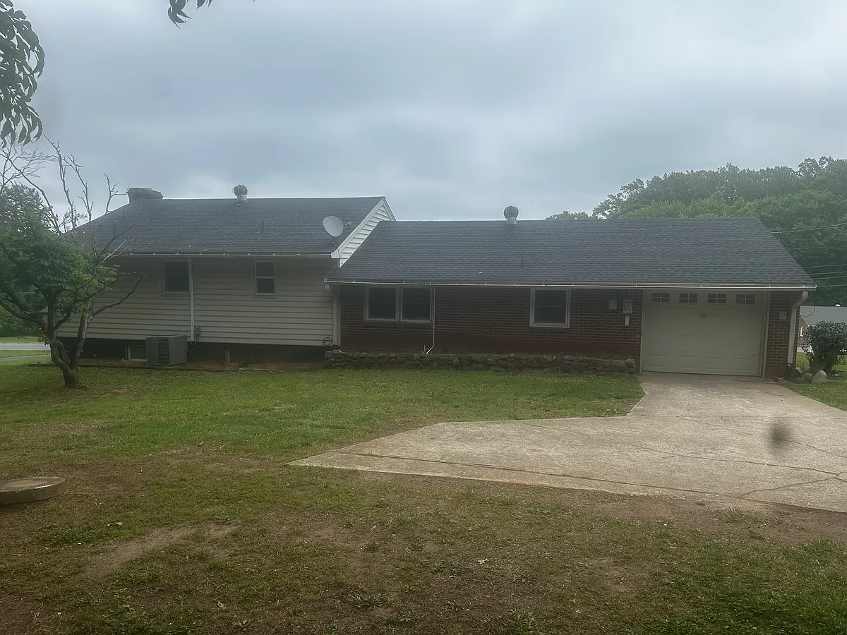 Building Photo - 28 Oak Haven Dr