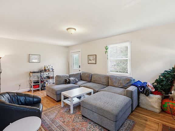 3rd image of 7211 Dartmouth Ave