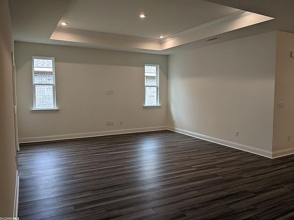 4th image of 906 Ruisseau Dr