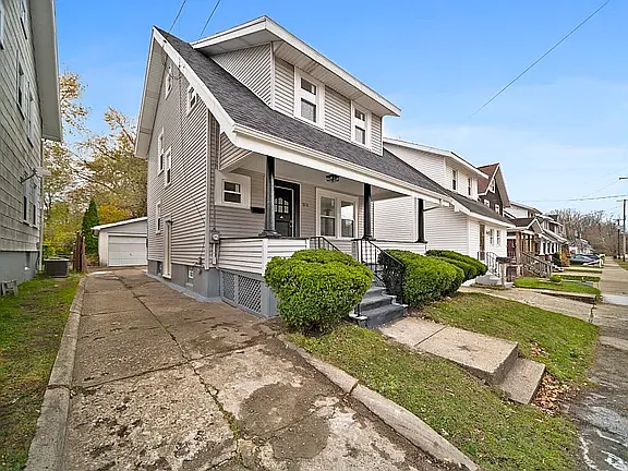 1111 W 5th St — Photo 1