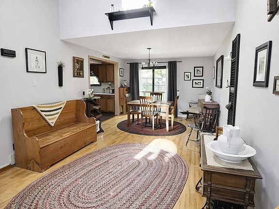 3rd image of 6 Carol Dr Unit 6