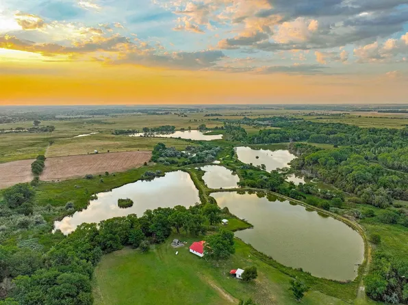 19616 S Jordon Springs Rd, Turon, KS 67583