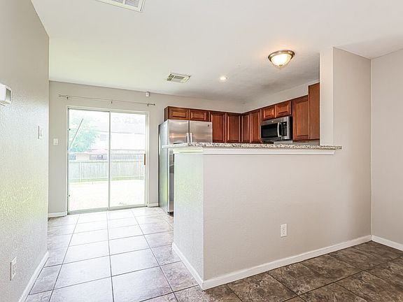 4th image of 2130 Whittier Dr