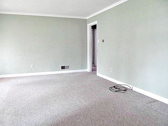 5th image of 1107 E Hickory St