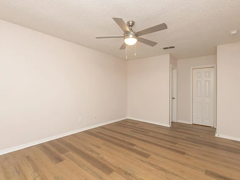 Summerfield Apartments — Photo 32