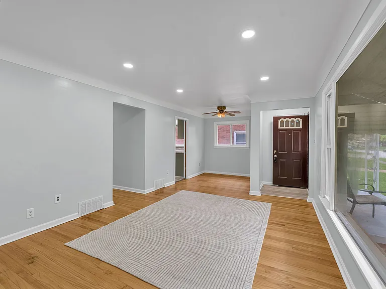 3837 Katherine St — Photo 20
