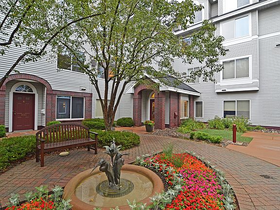 2nd image of 7540 Edinborough Way APT 1316