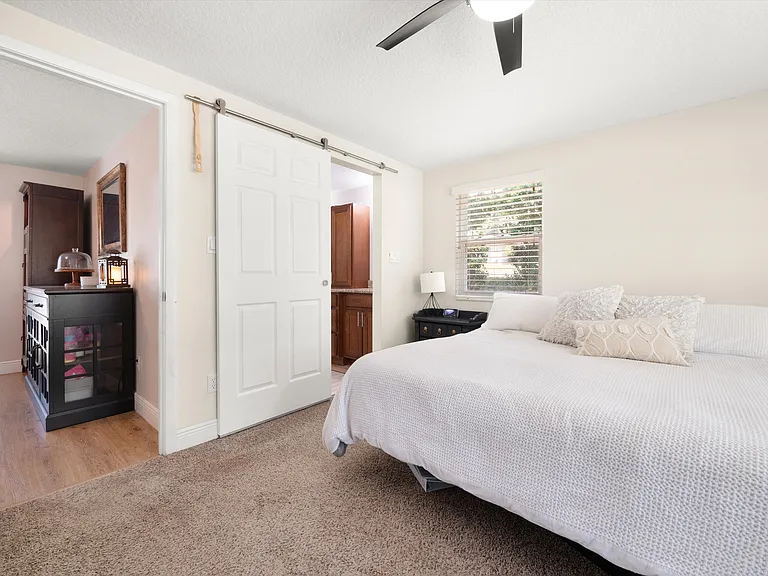 878 Evergreen Ave — Photo 14