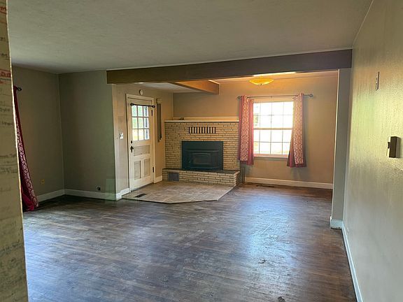3rd image of 836 W 5th St