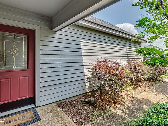 4th image of 110 Waterwood Dr