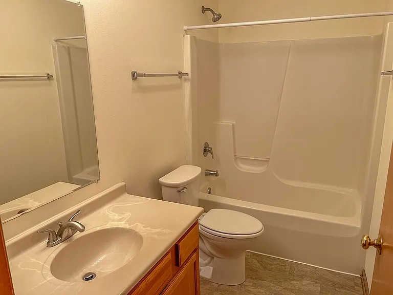 1104 Heritage Ct — Photo 6