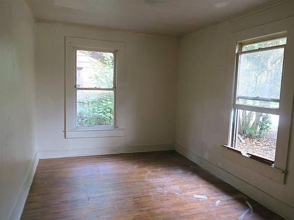 5th image of 2124 W 10th St