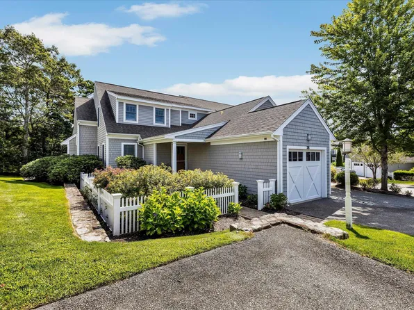 28 Lanyard Way, Mashpee, MA 02649