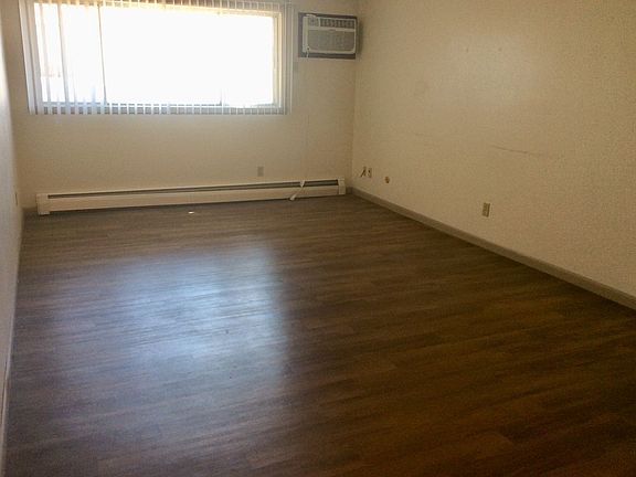 4th image of 417 2nd St E APT 11