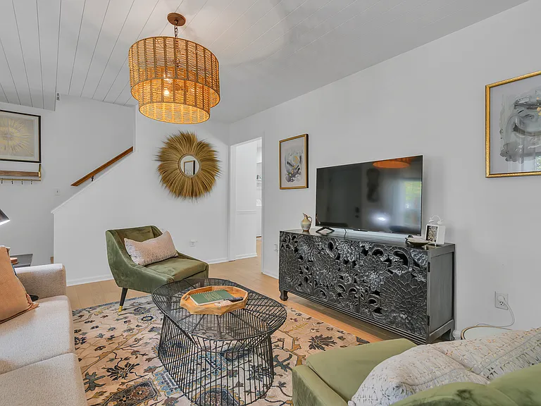 213 Landwood Ave — Photo 4