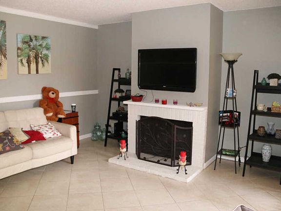 3rd image of 4407 Woodstock Dr APT A