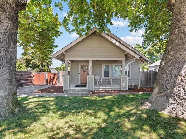 403 Davitt Ave, Oakdale, CA 95361