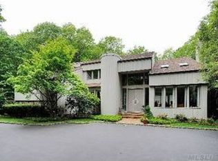 25 Tall Oak Cres, Syosset, NY 11791