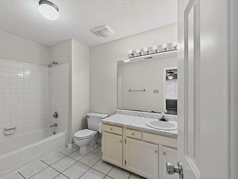 4131 Kaplan Dr — Photo 13