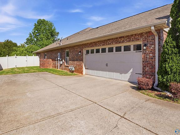 3rd image of 622 Summer Cove Cir NW